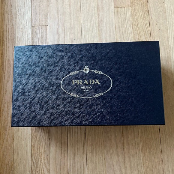 Prada box and set of two dust bag - Picture 2 of 8